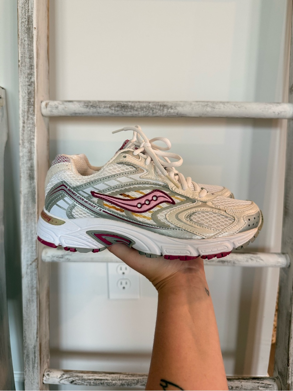 SAUCONY Women 7.5 Grid Cohesion 3 White Silver Pink Running Shoe Sneaker Leather